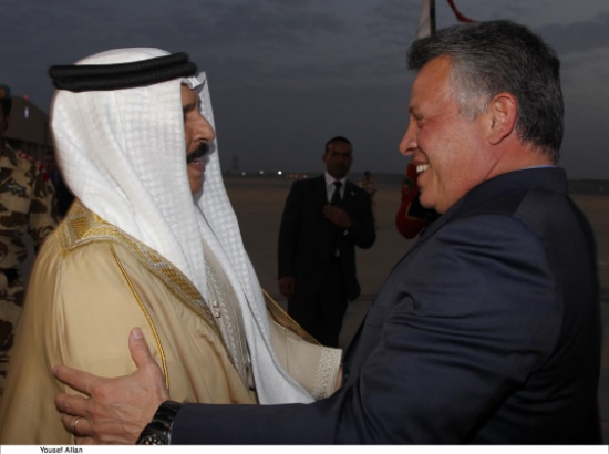 الملك يصل المنامة ( صور )